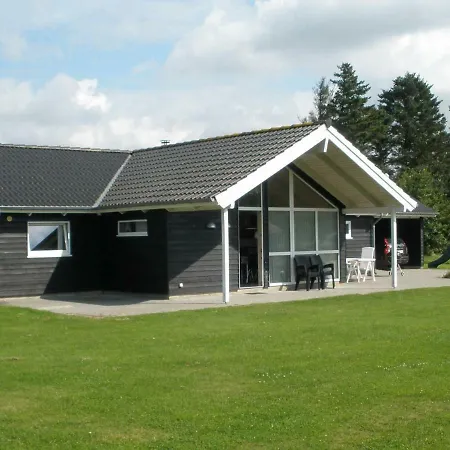 Four Bedroom Holiday In 3 *