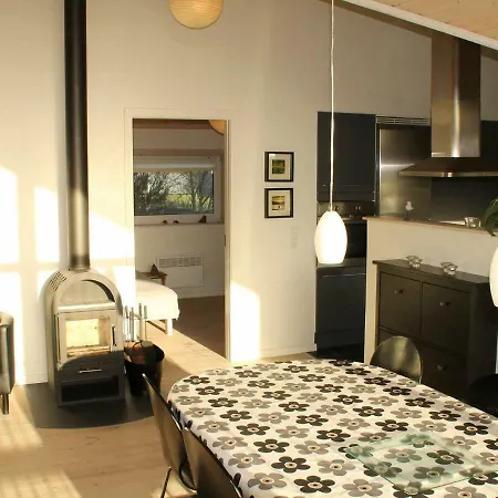 Four Bedroom Holiday In 3 * Oksbøl